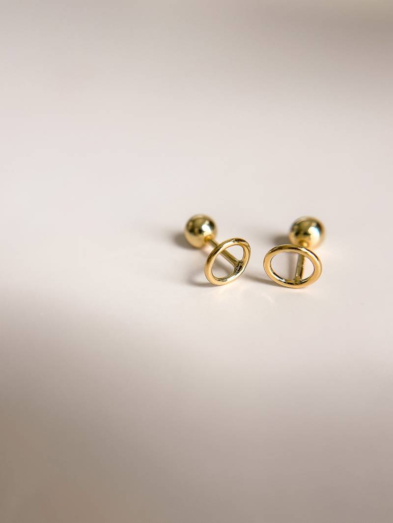 Winzige Offene Kreis Gold Ohrstecker // 18K Filled Vermiel/Sleep in Ohrringe Schraubverschlüsse Moderner Boho Schmuck Mandy Ellen Designs von MandyEllenDesign