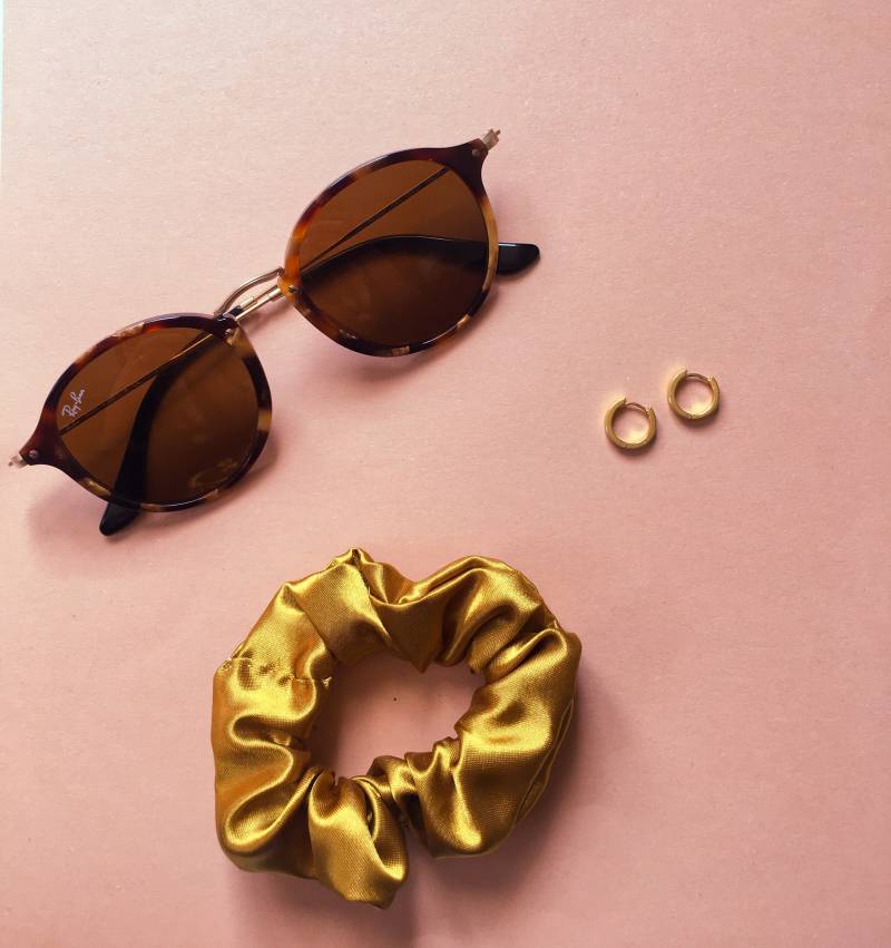 Haargummi Aus Goldenem Satin Haargummi Aus Goldenem Satin von Maneneaccessories