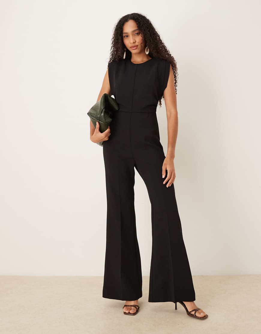 Mango - Ärmelloser, ausgestellter Jumpsuit in Schwarz von Mango