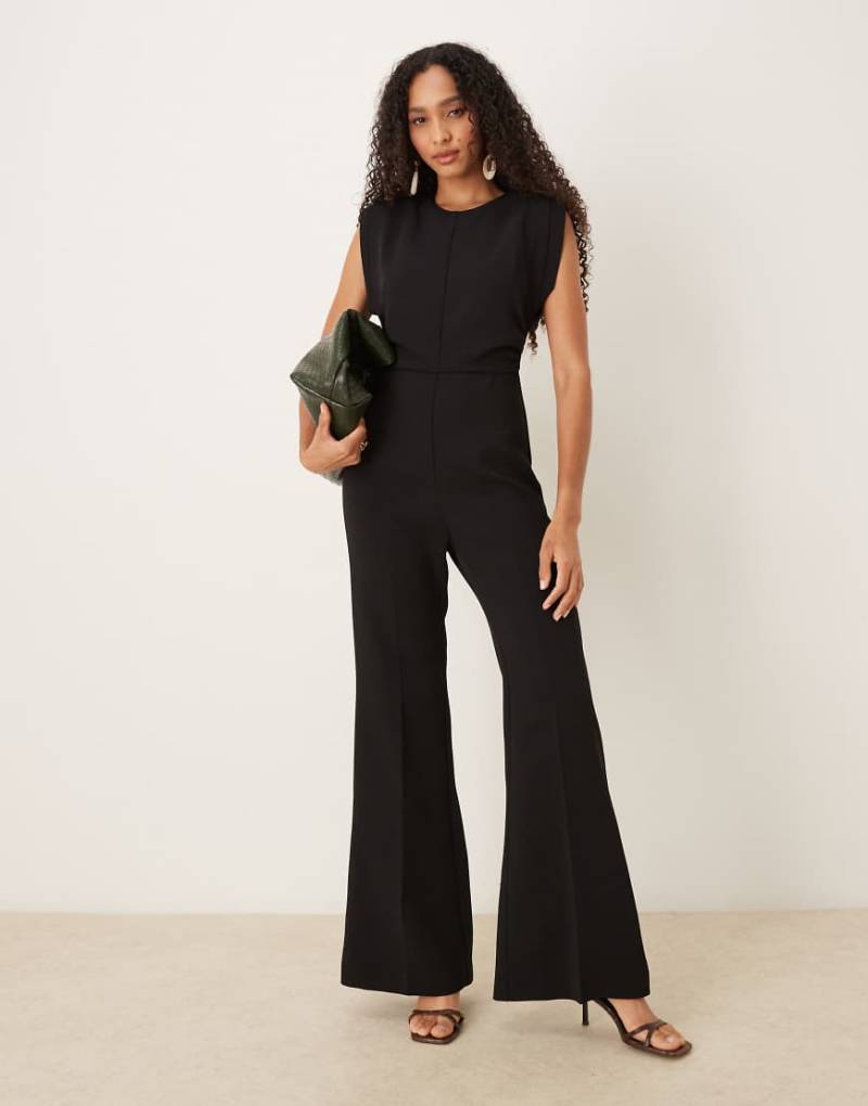 Mango - Ärmelloser, ausgestellter Jumpsuit in Schwarz von Mango