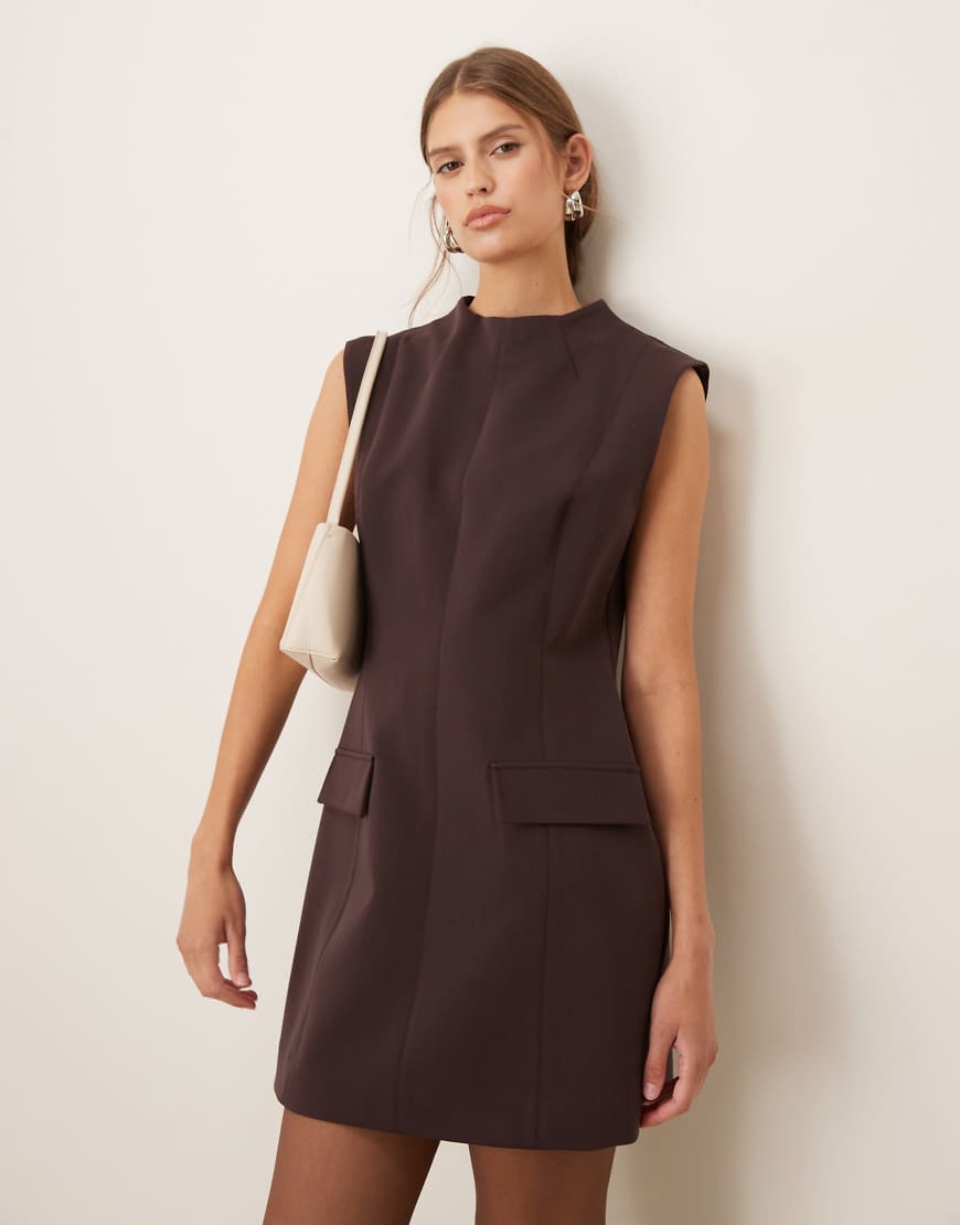 Mango - Ärmelloses, hochgeschlossenes Minikleid in strukturiertem Braun-Brown von Mango