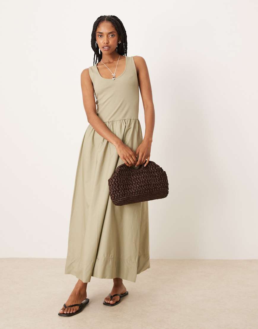 Mango - Ärmelloses Kleid in Salbeigrün mit tiefer Taille Mango - Ärmelloses Kleid in Salbeigrün mit tiefer Taille von Mango