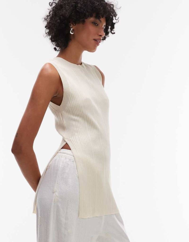 Mango - Ärmelloses Longline-Strickoberteil in Ecru mit Seitenschlitz-Neutral von Mango