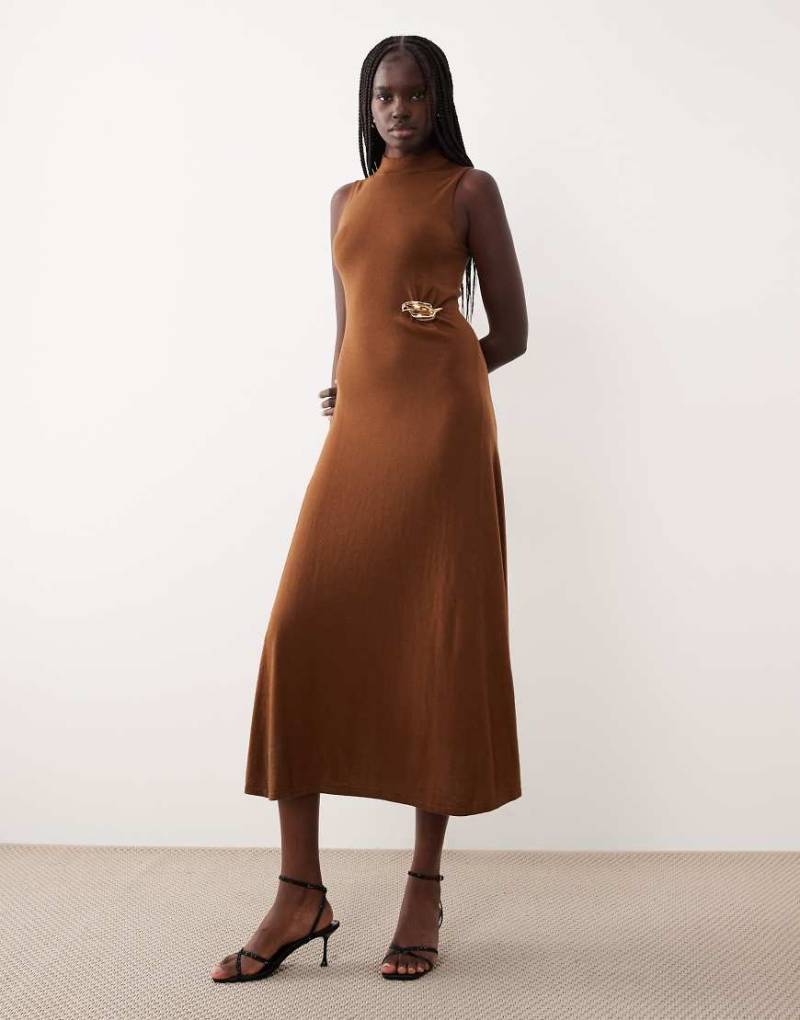 Mango - Ärmelloses Maxikleid in Mittelbraun mit Metall-Detail-Brown von Mango