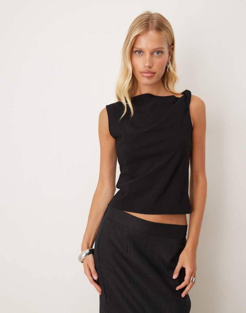 Mango - Ärmelloses Oberteil in Schwarz mit verdrehtem, asymmetrischem Träger von Mango