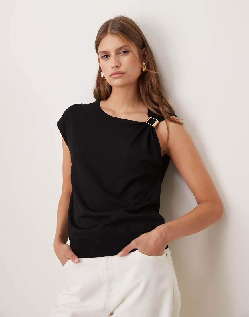 Mango - Ärmelloses Strickoberteil in Schwarz mit asymmetrischem Schnitt und Metalldetail von Mango