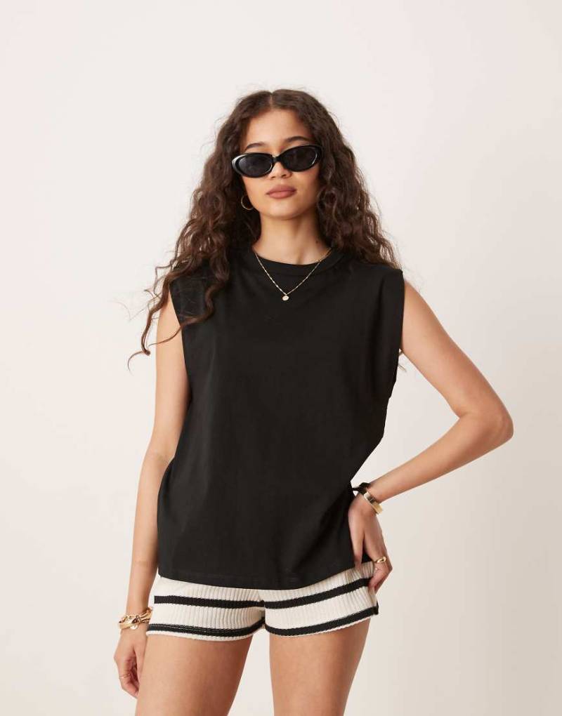 Mango - Ärmelloses Top in Schwarz mit betonter Schulterpartie von Mango