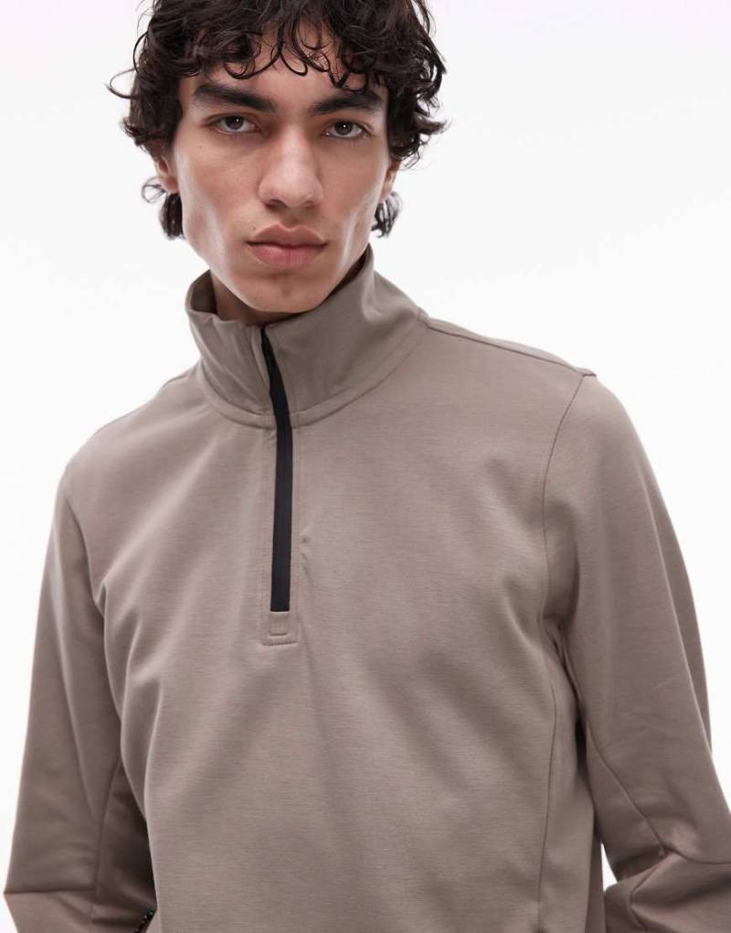 Mango - Atmungsaktiver Performance-Pullover in Hellbraun mit kurzem Reißverschluss von Mango