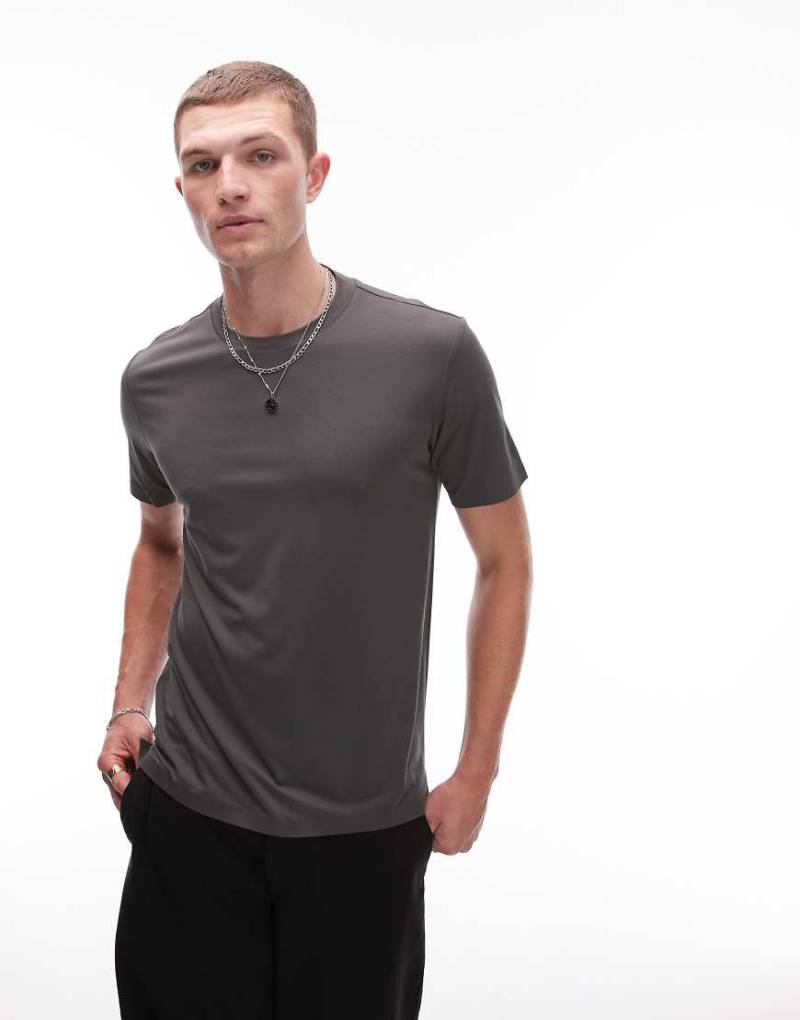 Mango - Atmungsaktives Sport-T-Shirt aus Funktionsmaterial in Khaki-Grün von Mango