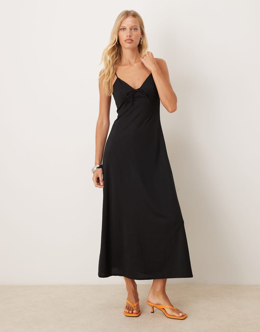 Mango - Ausgestelltes Midi-Trägerkleid in Schwarz mit V-Ausschnitt von Mango