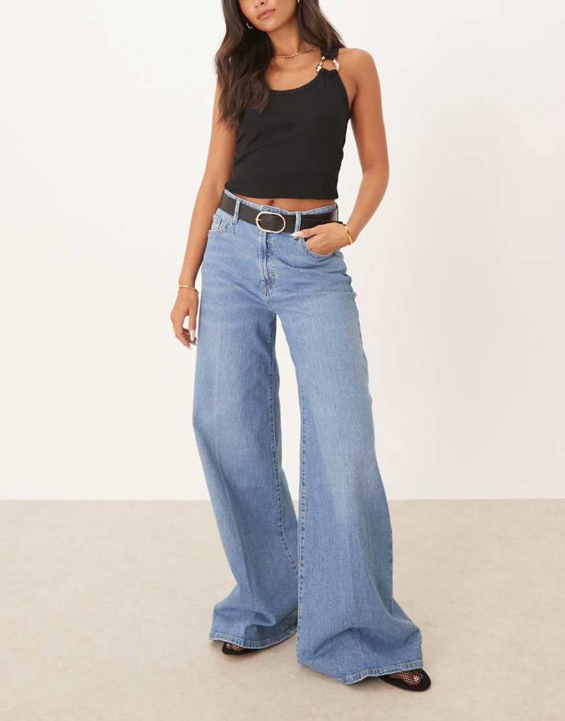 Mango - Baumwoll-Jeans in Hellblau mit weitem Bein und Bügelfalte vorn von Mango