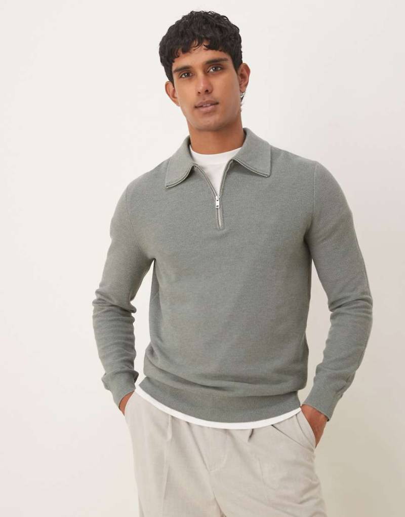 Mango - Poloshirt aus Baumwollmix in Salbeigrün mit kurzem Reißverschluss Mango - Poloshirt aus Baumwollmix in Salbeigrün mit kurzem Reißverschluss von Mango