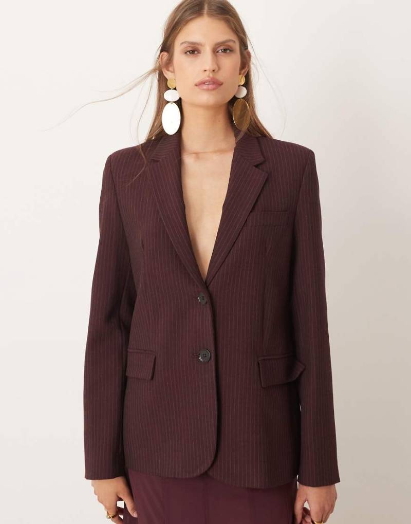 Mango - Bergen - Klassischer, eleganter Blazer in Burgunderrot mit Nadelstreifen von Mango