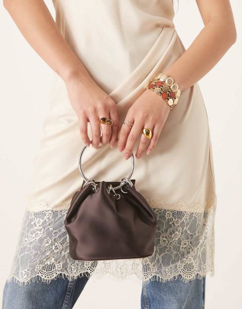 Mango - Beuteltasche in Schokobraun mit rundem Metall-Henkel-Brown von Mango