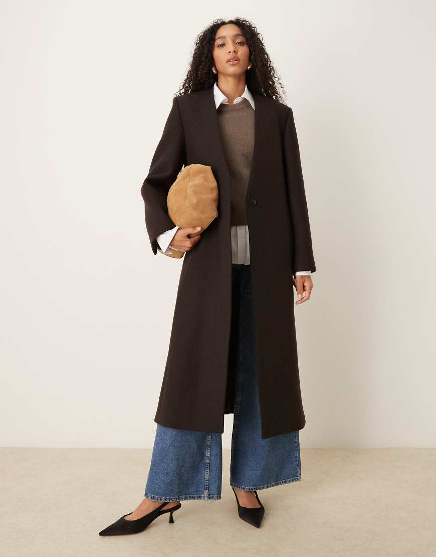 Mango - Capsule - Eleganter, kragenloser Maxi-Mantel aus Wollmix in Braun-Brown Mango - Capsule - Eleganter, kragenloser Maxi-Mantel aus Wollmix in Braun-Brown von Mango