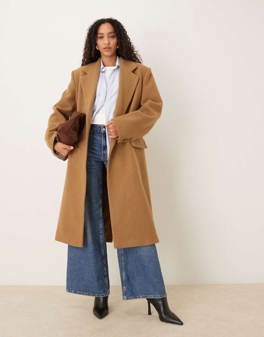 Mango - Capsule - Eleganter, mittellanger Wollmix-Mantel in Hellbraun mit auffälliger Schulterpartie-Brown Mango - Capsule - Eleganter, mittellanger Wollmix-Mantel in Hellbraun mit auffälliger Schulterpartie-Brown von Mango