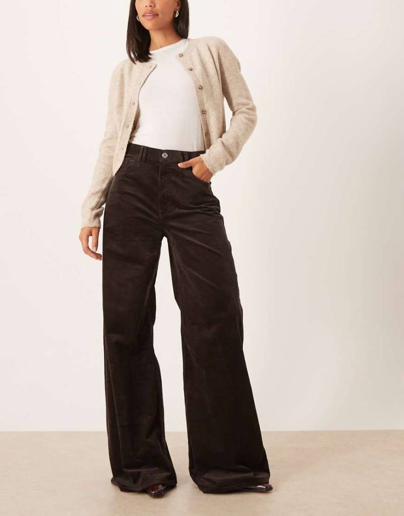 Mango - Carmenp - Jeans aus 100% Baumwolle in Schokobraun mit weitem Bein-Brown von Mango