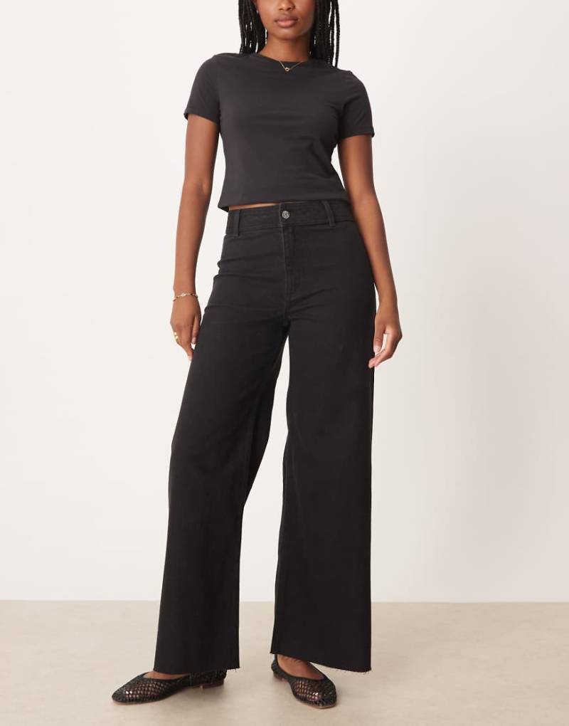 Mango - Catherin - Gerade geschnittene Jeans in Schwarz mit unbehandeltem Saum von Mango