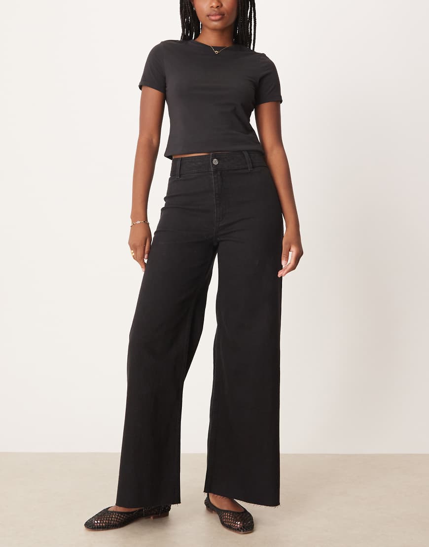 Mango - Catherin - Gerade geschnittene Jeans in Schwarz mit unbehandeltem Saum von Mango