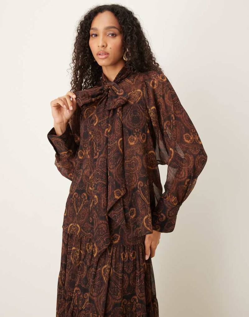 Mango - Chiffon-Bluse mit gebundenem Ausschnitt und Paisleymuster, Kombiteil-Brown von Mango