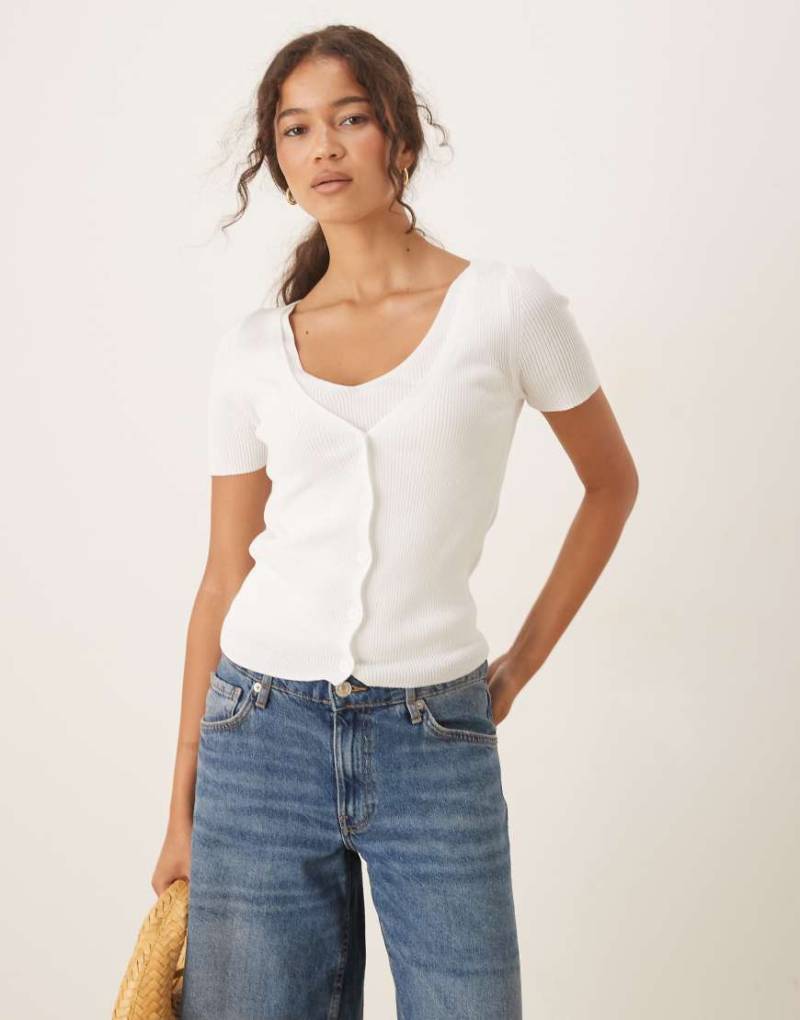 Mango - Doppellagige, kurzärmlige Strickjacke aus Feinstrick in Weiß von Mango