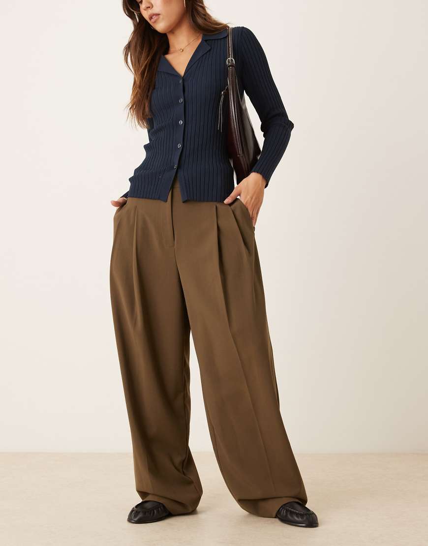 Mango - Elegante Hose in Khaki mit Bundfalten-Grün von Mango