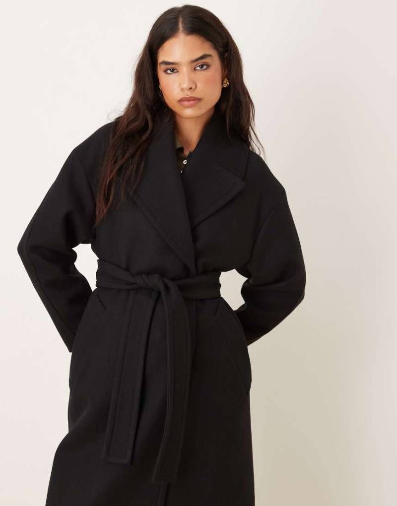 Mango - Eleganter Mantel in Schwarz mit Bindegürtel von Mango