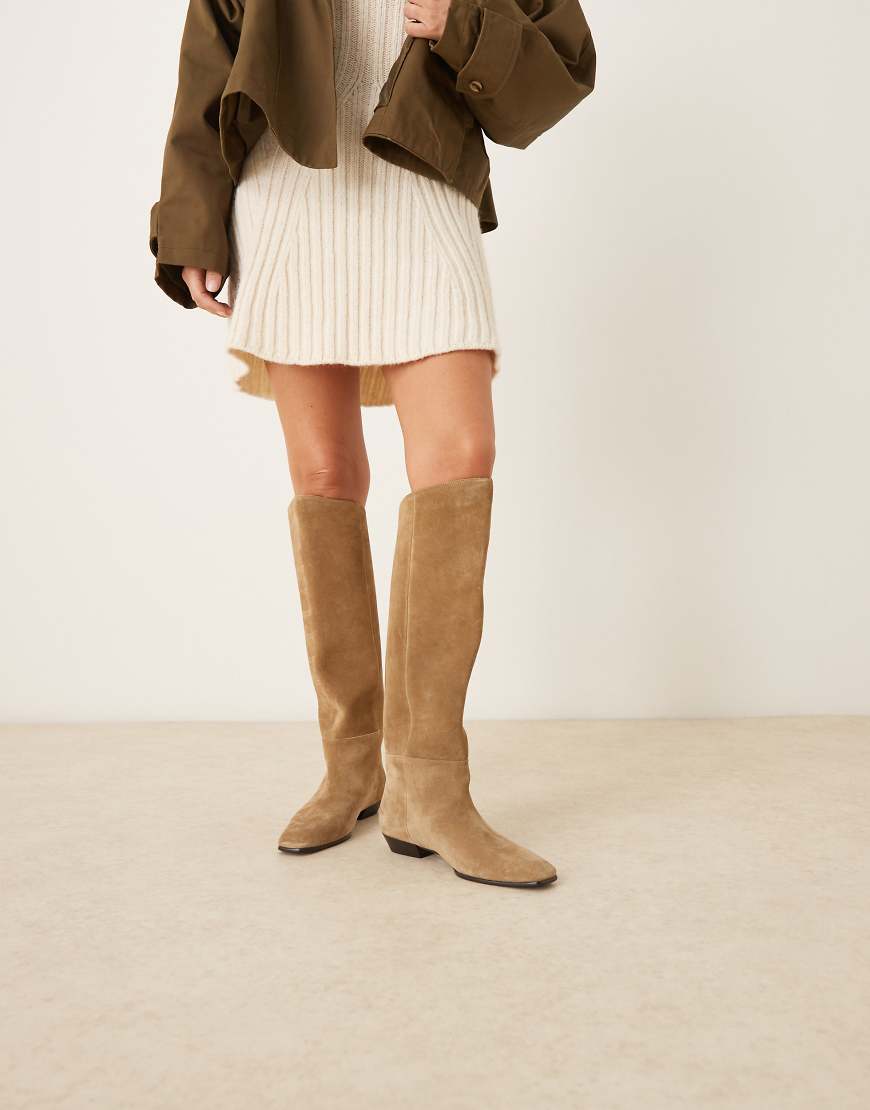 Mango - Flache, kniehohe Stiefel aus Wildleder in Hellbraun-Brown Mango - Flache, kniehohe Stiefel aus Wildleder in Hellbraun-Brown von Mango