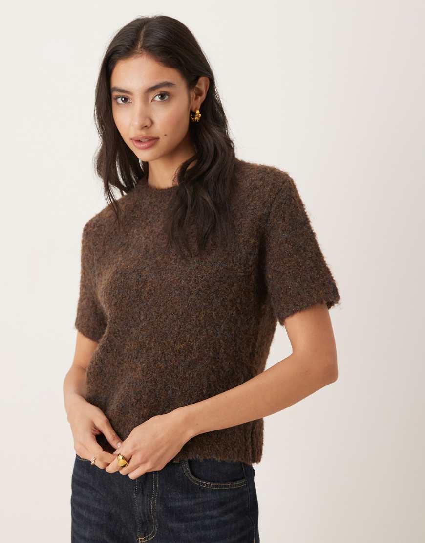 Mango - Flauschiges, kurzärmliges Strickoberteil aus Wollmix in Braun-Brown Mango - Flauschiges, kurzärmliges Strickoberteil aus Wollmix in Braun-Brown von Mango