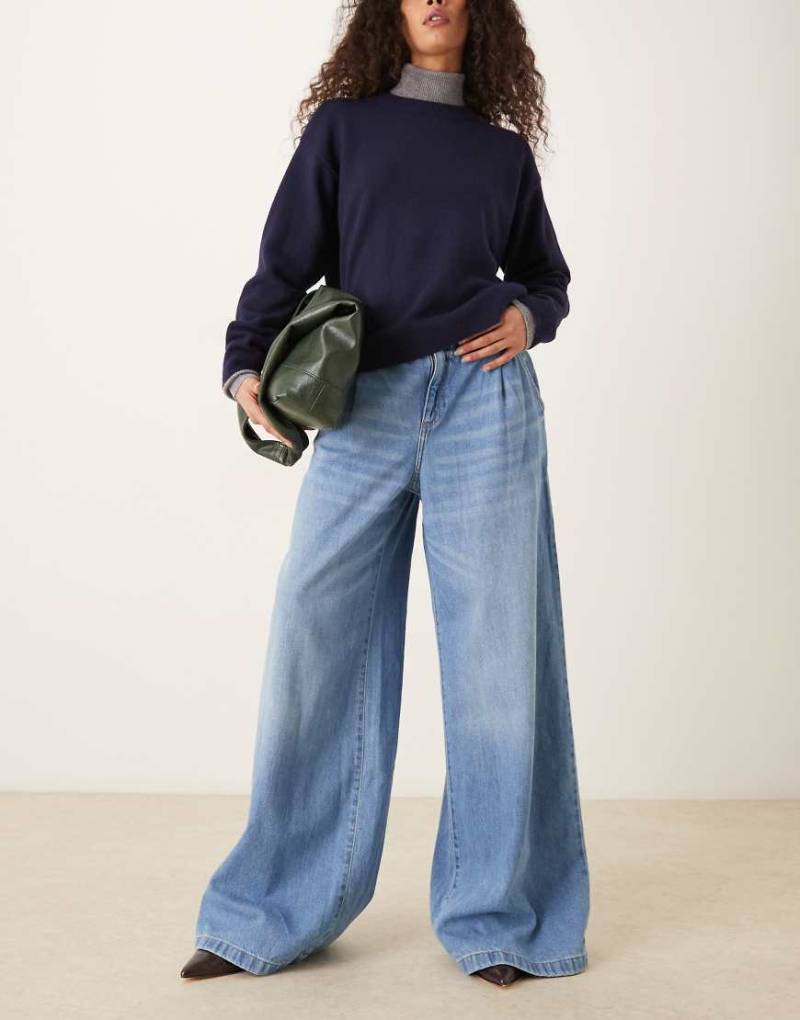 Mango - Fließende Jeans in Hellblau mit geradem Bein und Bundfalten von Mango