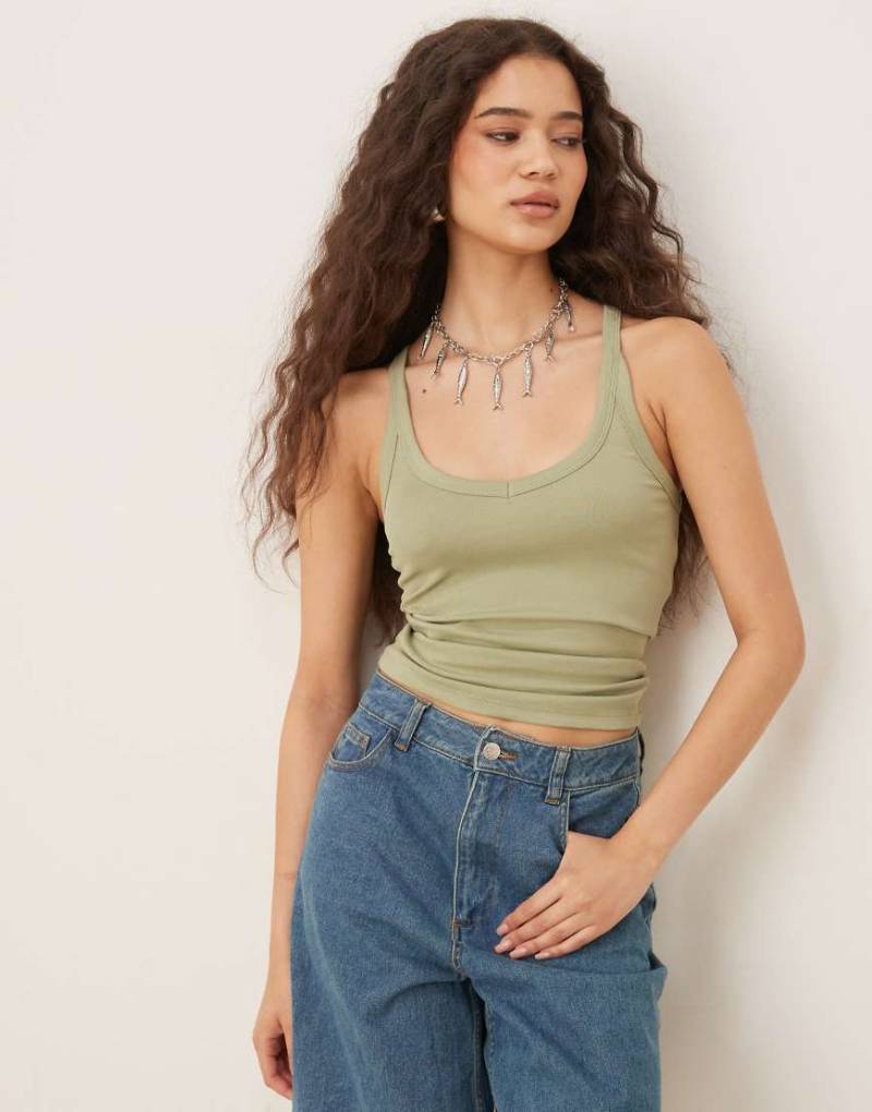 Mango - Formendes Camisole-Top in zartem Grün mit V-Ausschnitt von Mango