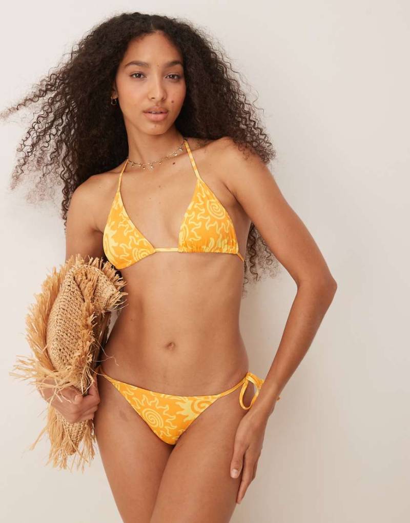 Mango - Gebundenes Neckholder-Bikini-Oberteil in Orange mit Sonnen-Prints von Mango