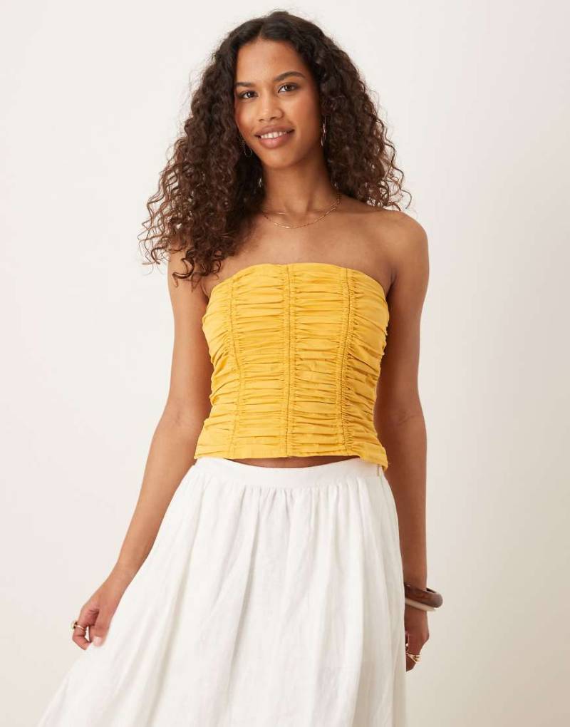 Mango - Gerafftes trägerloses Top in Sunset-Gelb von Mango