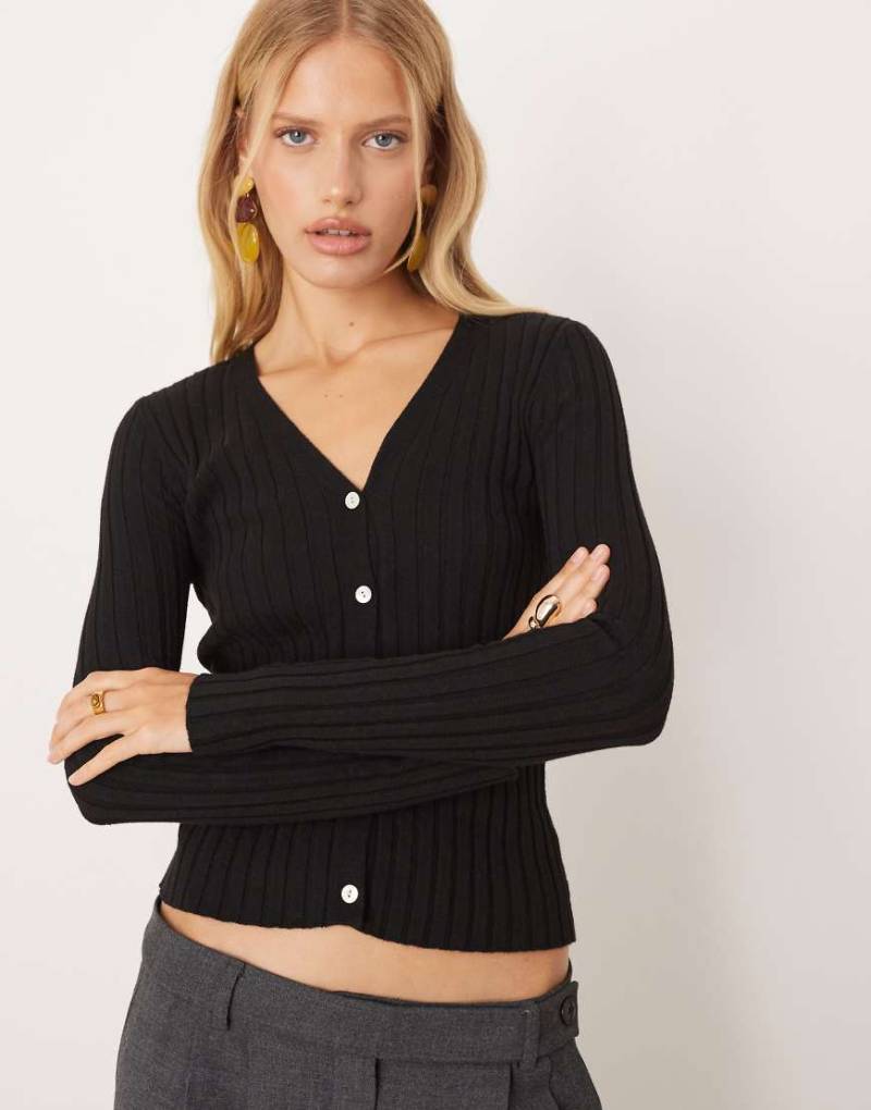 Mango - Gerippte Strickjacke in Schwarz mit V-Ausschnitt von Mango