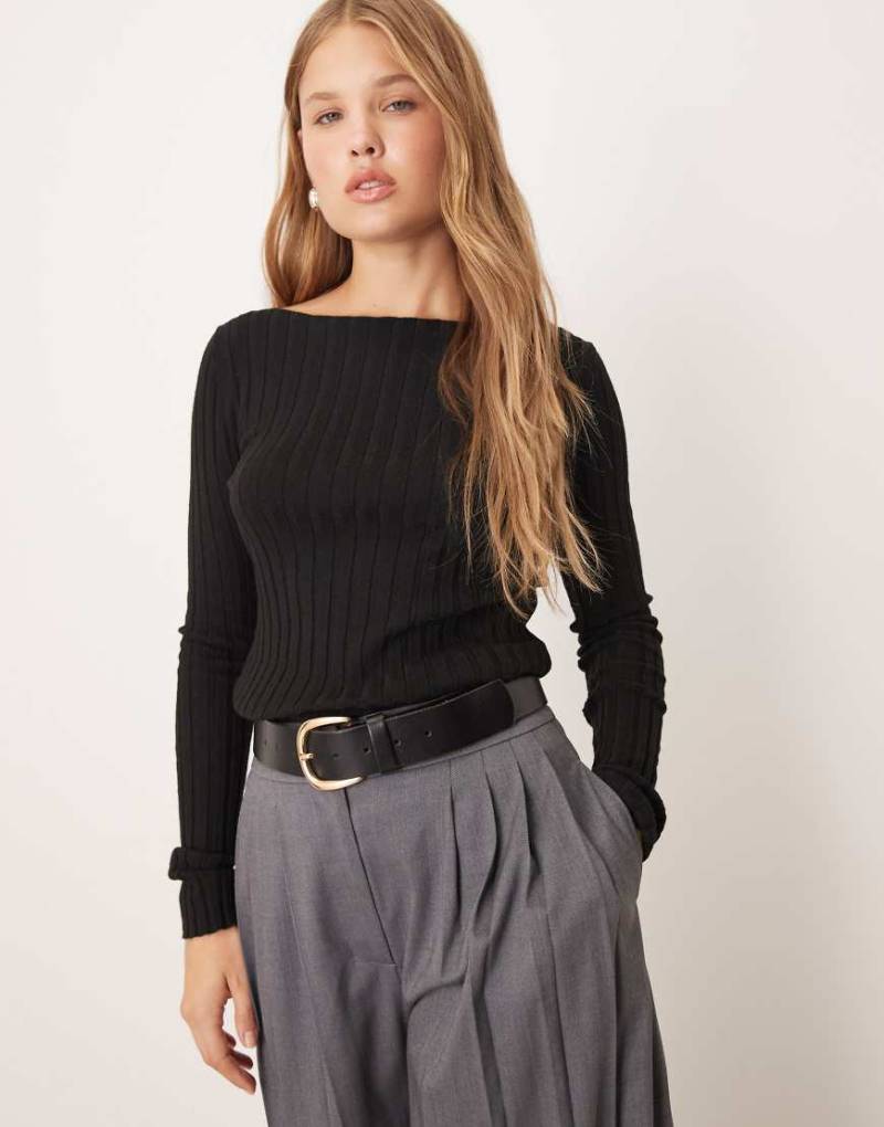 Mango - Gerippter, leichter Pullover in Schwarz mit U-Boot-Ausschnitt von Mango