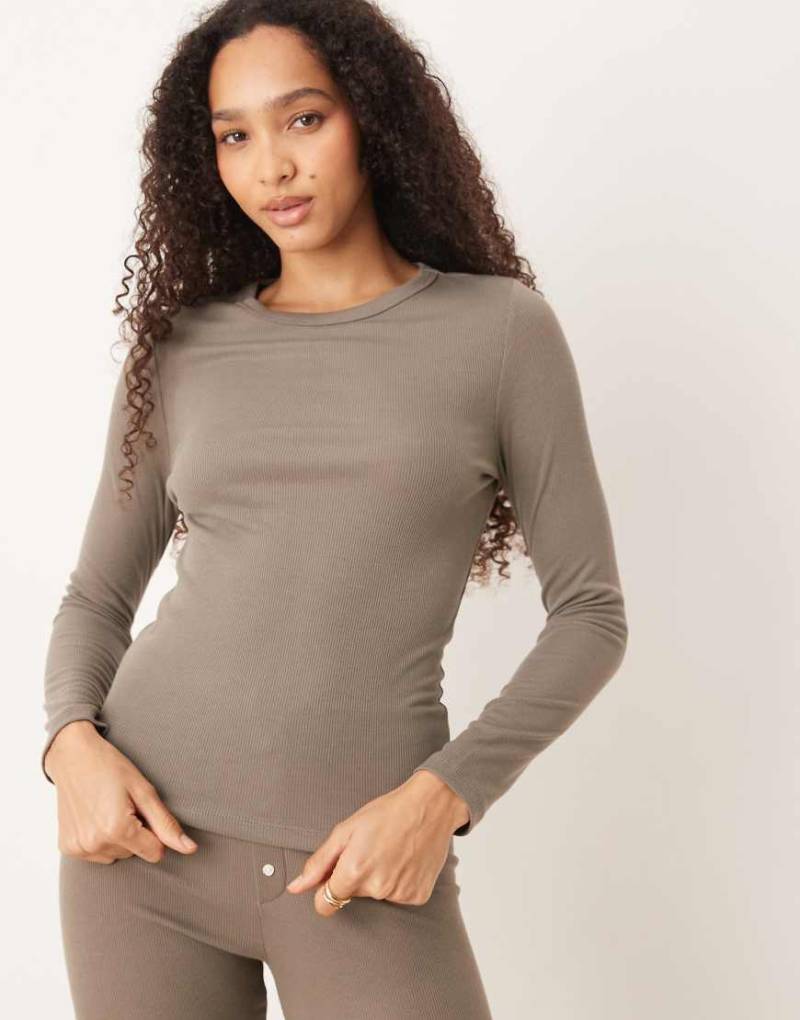 Mango - Geripptes, langärmliges Pyjama-Oberteil aus Strick in Pilzbraun mit Rundhalsausschnitt-Brown von Mango