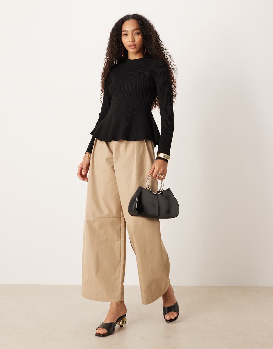 Mango - Geripptes Strickoberteil in Schwarz mit Schößchensaum von Mango