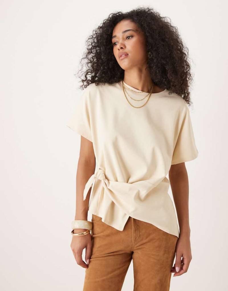Mango - Geripptes T-Shirt in Gelb mit gebundener Taille von Mango
