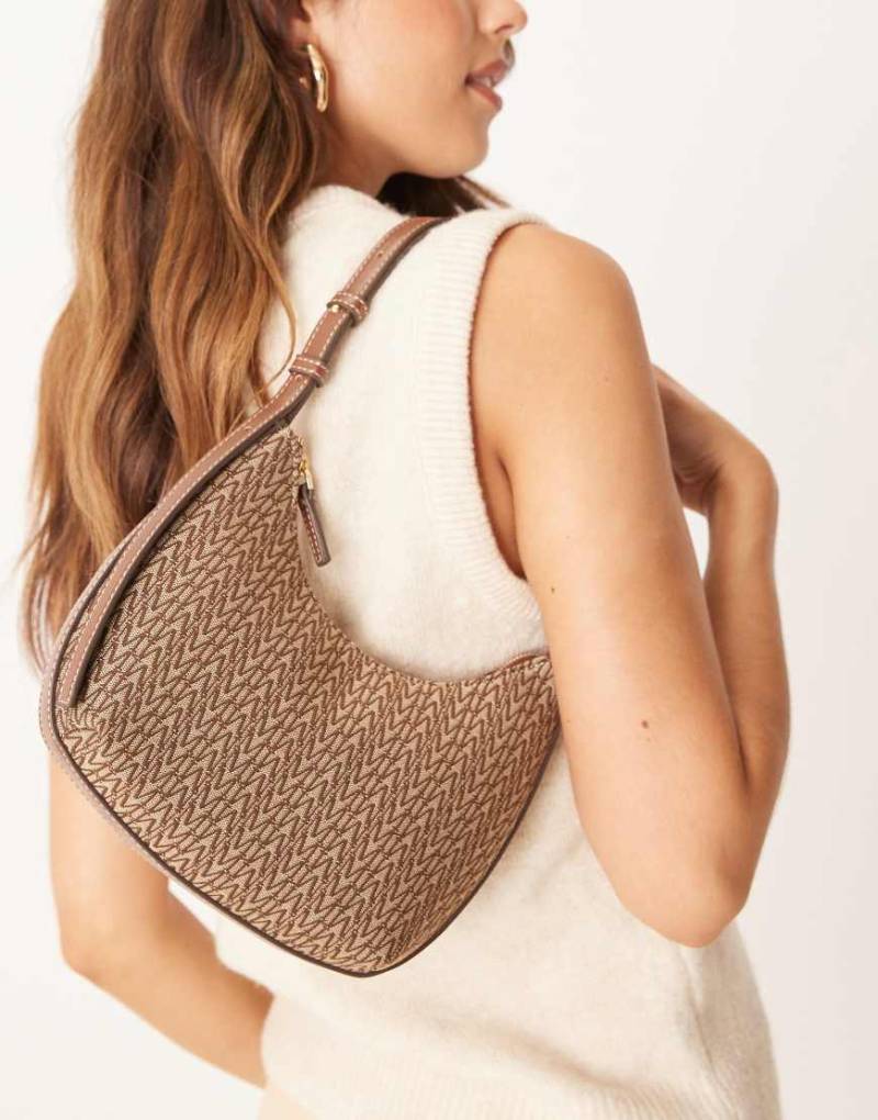 Mango - Halbmondförmige Tasche in Braun mit Monogramm-Muster von Mango