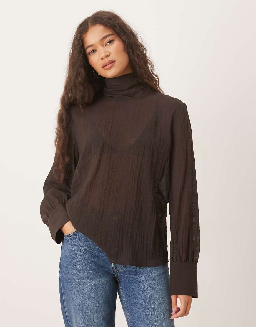 Mango - Halbtransparente Bluse in Braun mit hohem Ausschnitt und Bindebändern-Brown von Mango