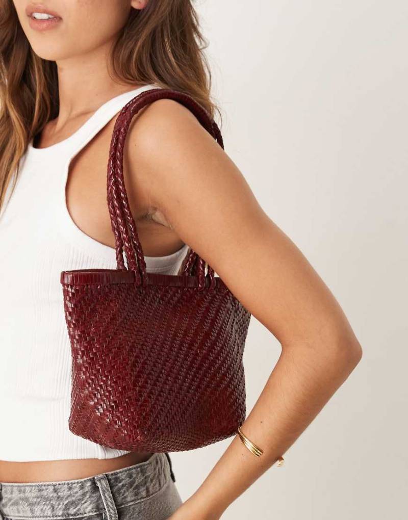 Mango - Handtasche aus Leder in Kirschrot mit Webmuster von Mango