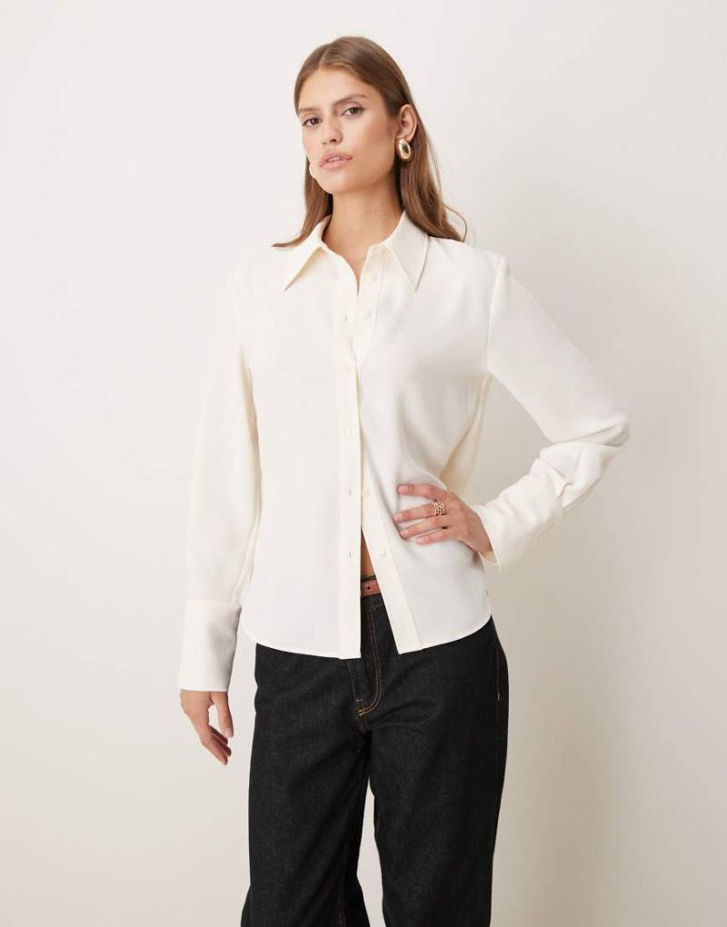 Mango - Hemdbluse in Cremeweiß mit goldfarbenen Knöpfen-Neutral von Mango