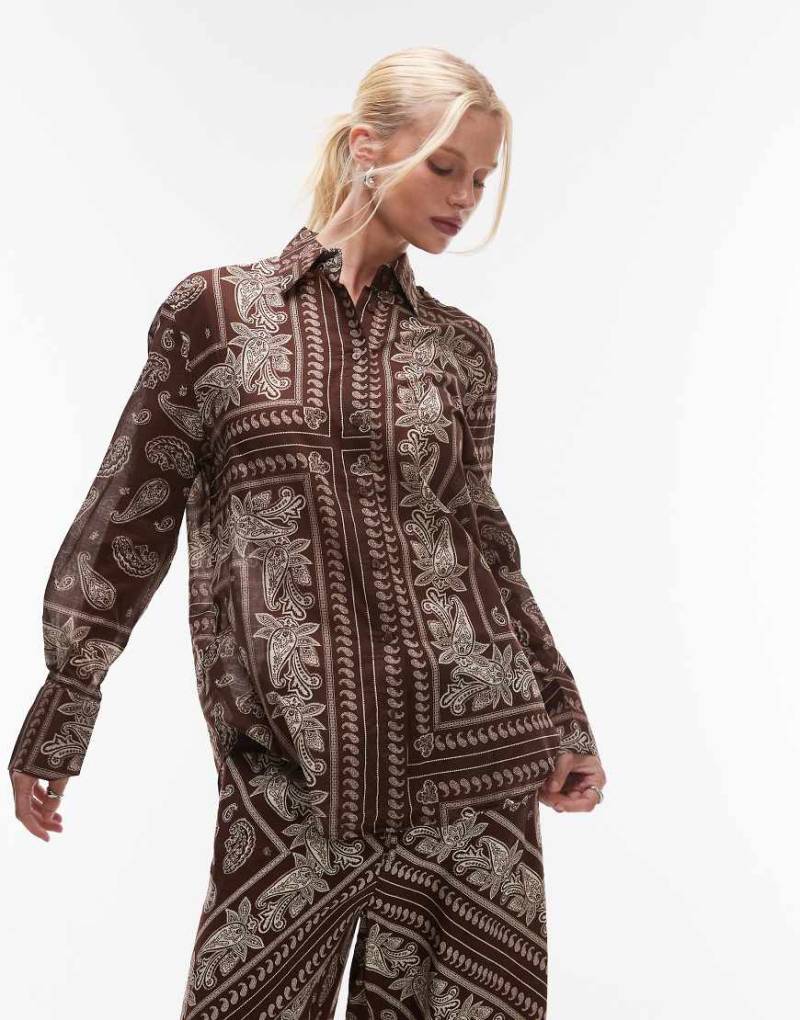 Mango - Hemdbluse in Dunkelbraun mit Bandana-Muster, Kombiteil von Mango