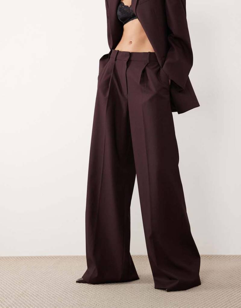 Mango - Hidra - Hose in Feigenlila mit hohem Bund und Bundfalten, Kombiteil-Rot von Mango