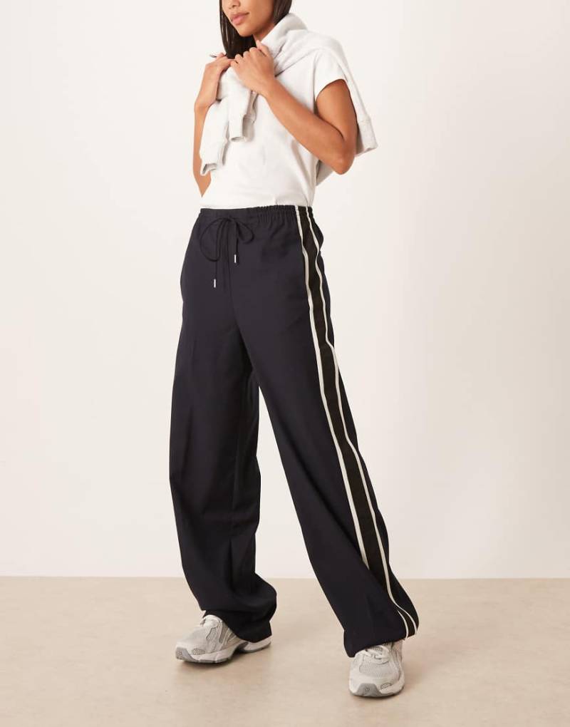 Mango - Hose in Marineblau mit geradem Schnitt, Taillenband und seitlichem Streifen von Mango