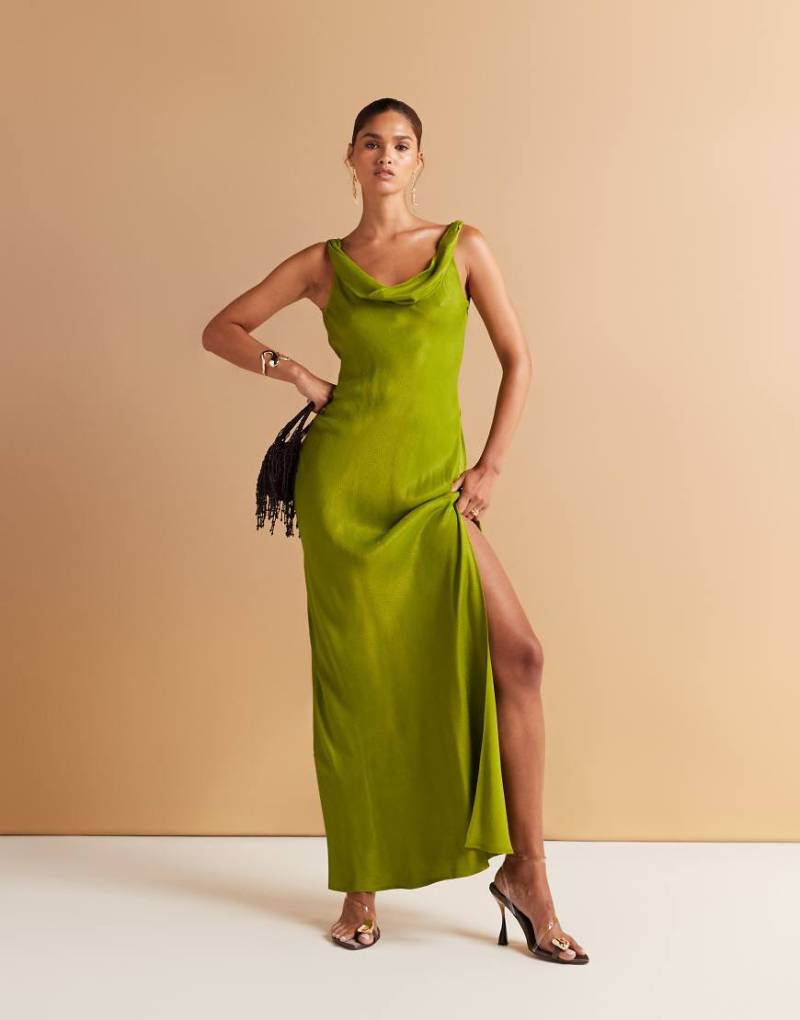 Mango - Jacquard-Maxikleid aus Satin in Olivgrün mit Wasserfallausschnitt und Seitenschlitz von Mango