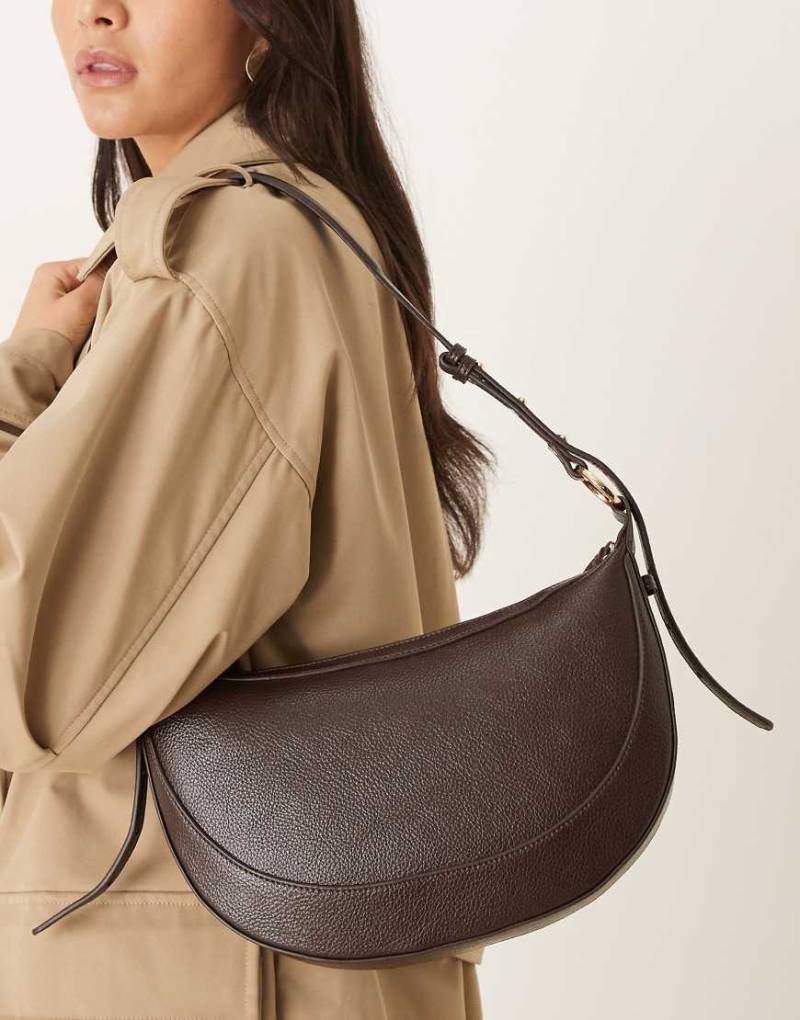 Mango - Klassische, halbmondförmige Schultertasche in Schokobraun-Brown von Mango