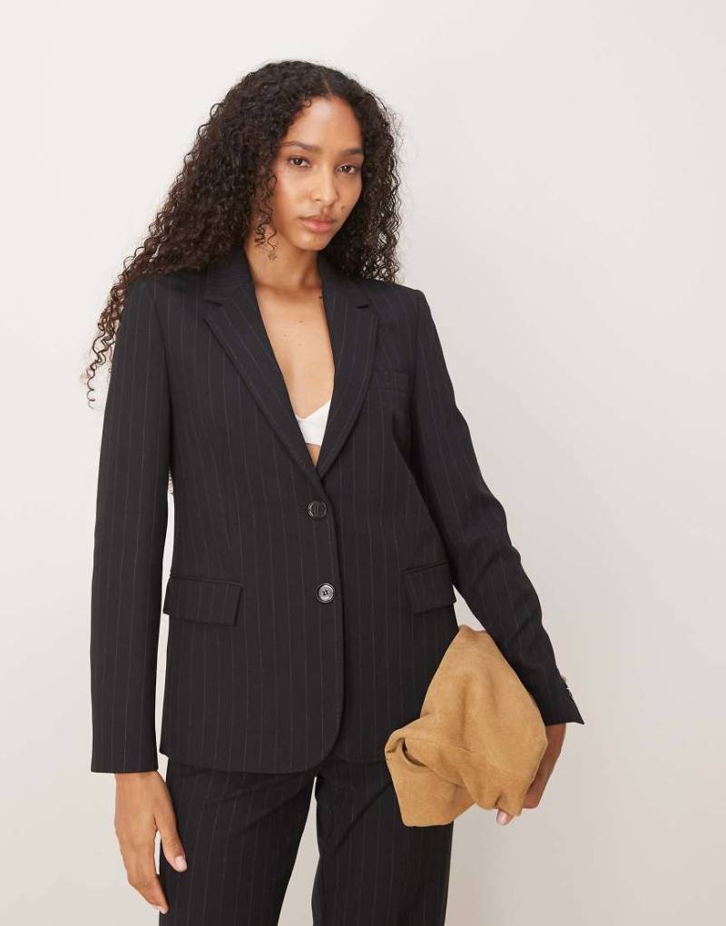 Mango - Klassischer Blazer in Marineblau mit Nadelstreifen, Kombiteil von Mango