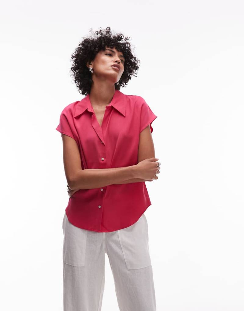 Mango - Klassisches ärmelloses Hemd aus Satin in Rot mit abgerundetem Saum von Mango