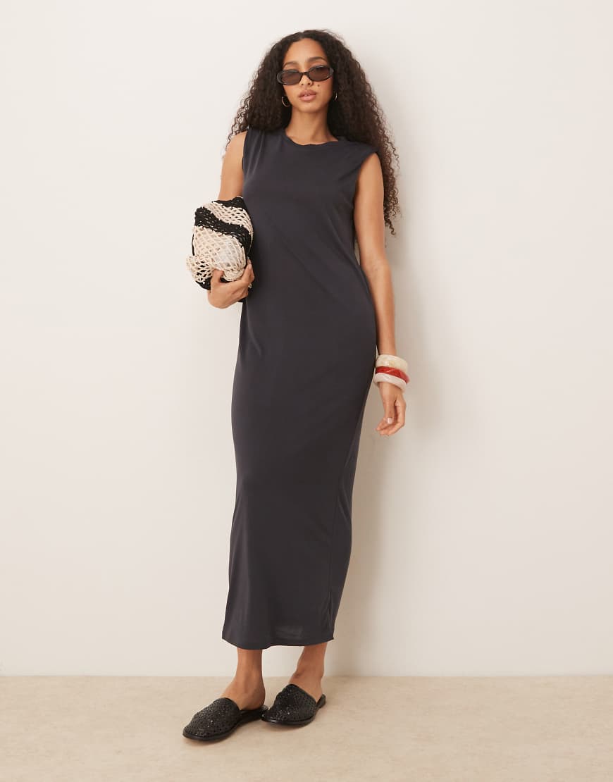 Mango - Kleid in verwaschenem Schwarz mit gerader Passform und Rundhalsausschnitt Mango - Kleid in verwaschenem Schwarz mit gerader Passform und Rundhalsausschnitt von Mango